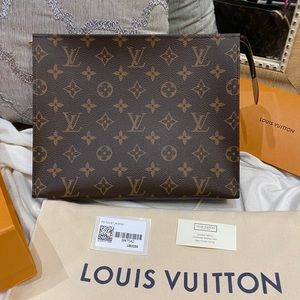 Louis Vuitton Toiletry 26